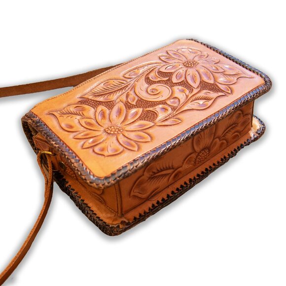 Vintage 1970s Tooled Leather Bag with Shoulder Strap and Original Letters - Picture 4 of 11